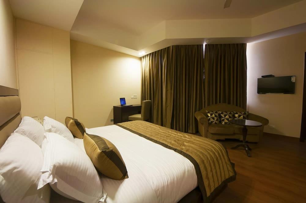 Zenith Hotel - Delhi Airport Ню Делхи Екстериор снимка