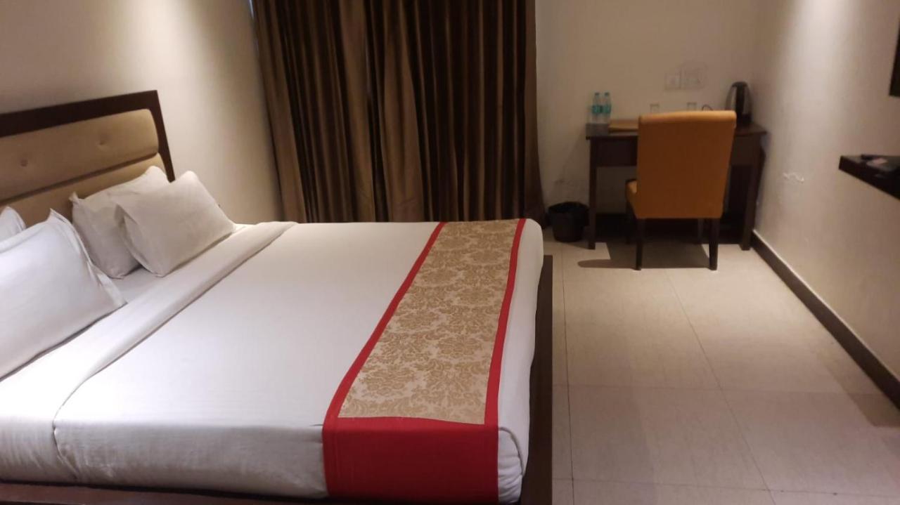 Zenith Hotel - Delhi Airport Ню Делхи Екстериор снимка