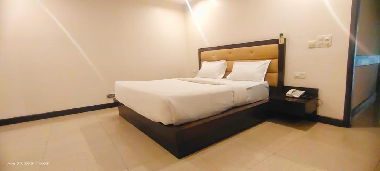 Zenith Hotel - Delhi Airport Ню Делхи Екстериор снимка