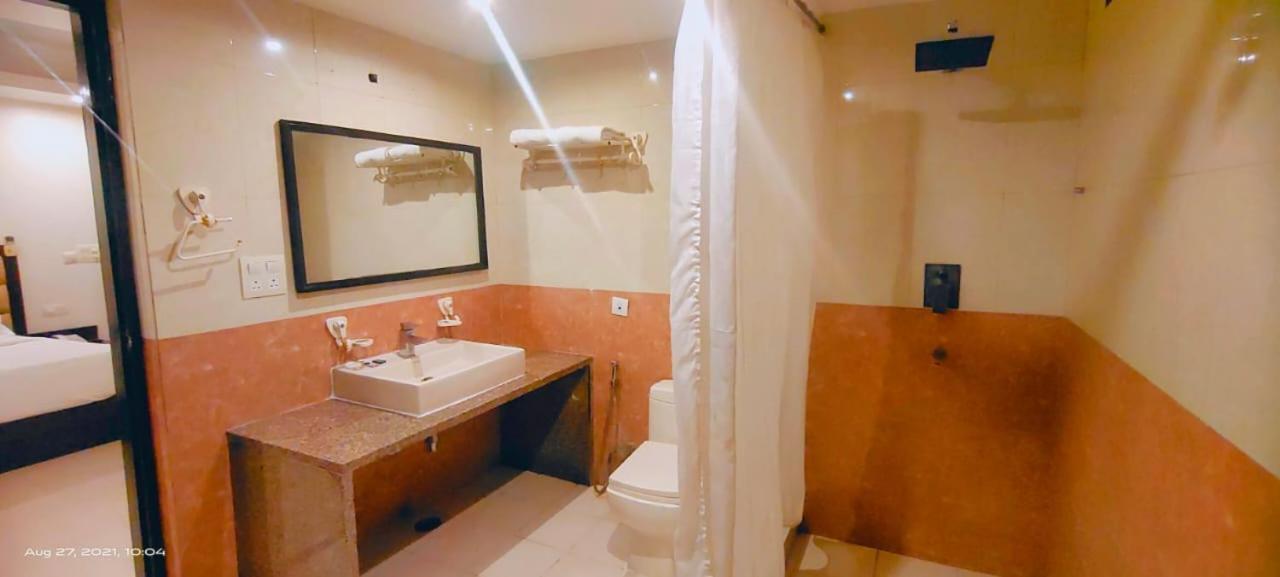 Zenith Hotel - Delhi Airport Ню Делхи Екстериор снимка