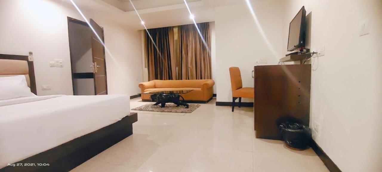Zenith Hotel - Delhi Airport Ню Делхи Екстериор снимка